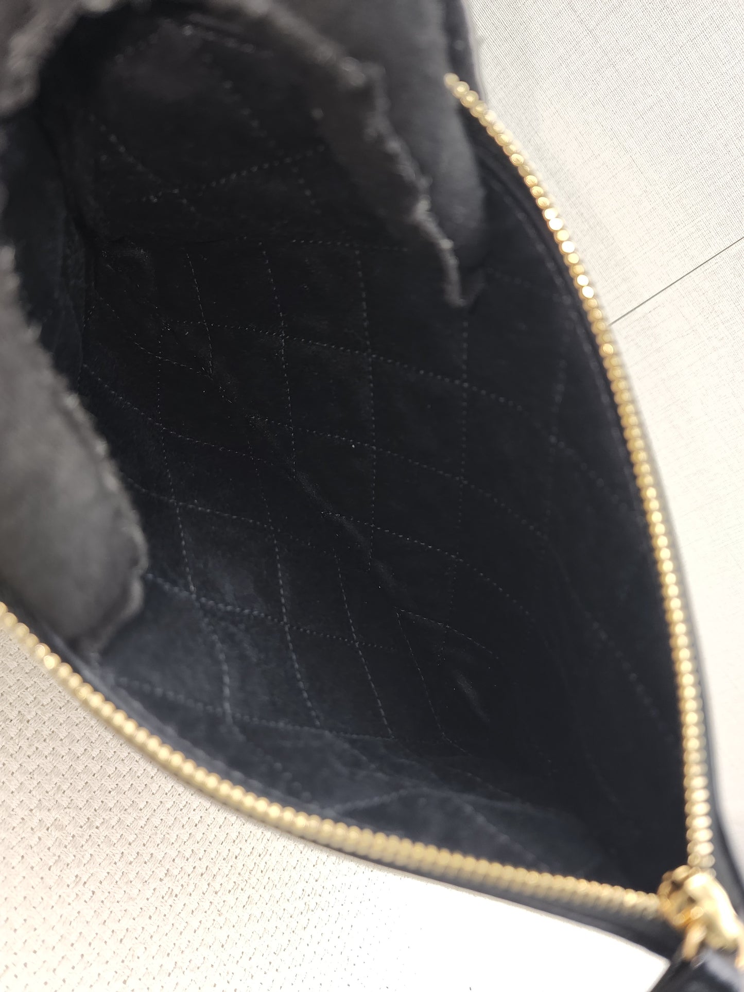 Chanel Black Calfskin Small 22 (GHW)