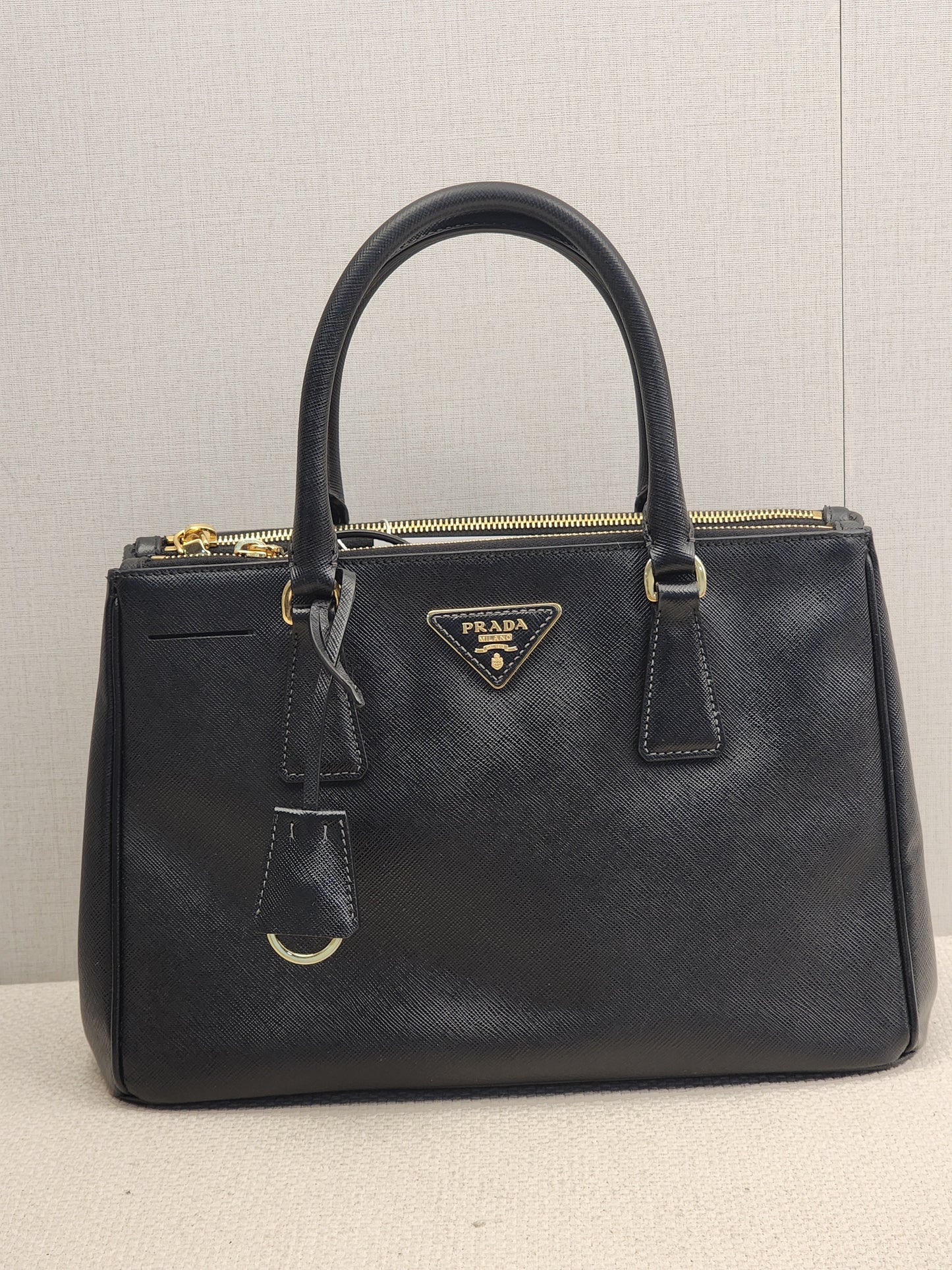 Prada Black Saffiano Medium Galleria