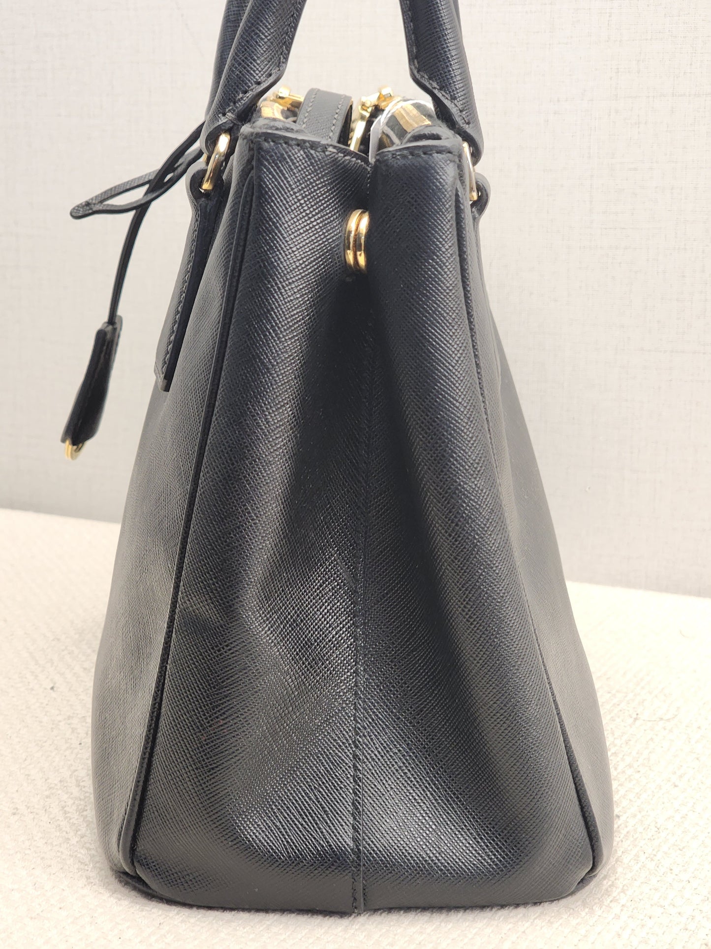Prada Black Saffiano Medium Galleria
