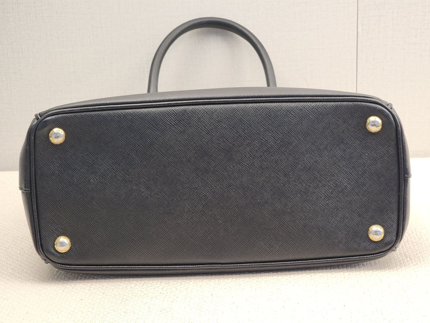 Prada Black Saffiano Medium Galleria