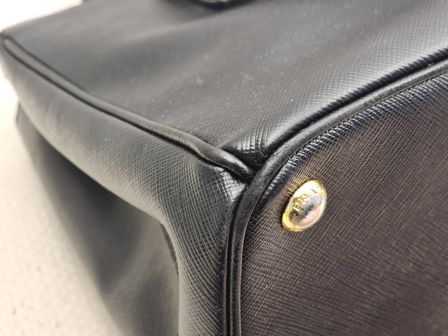 Prada Black Saffiano Medium Galleria
