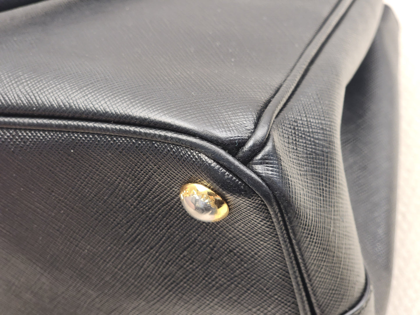 Prada Black Saffiano Medium Galleria
