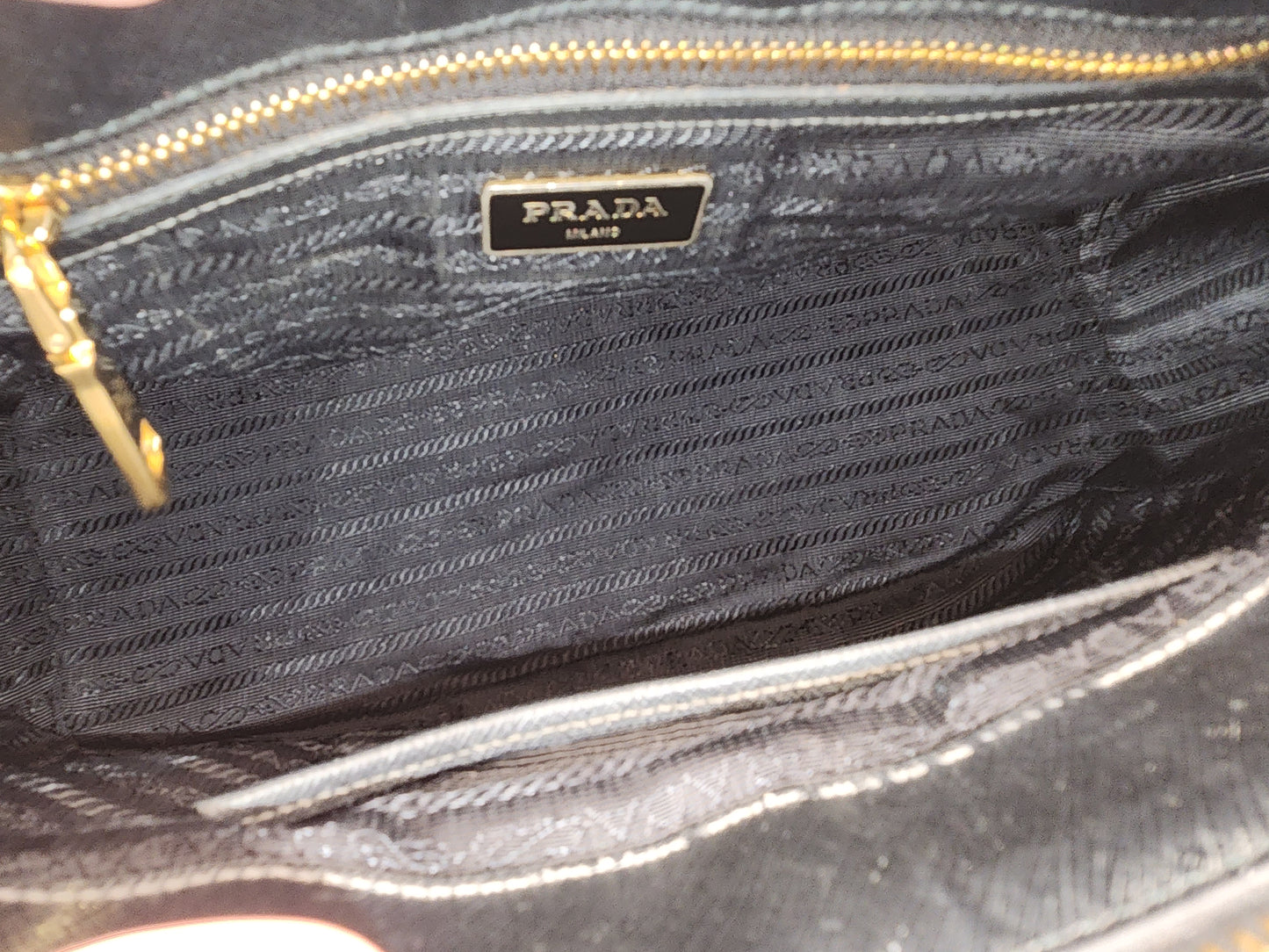 Prada Black Saffiano Medium Galleria