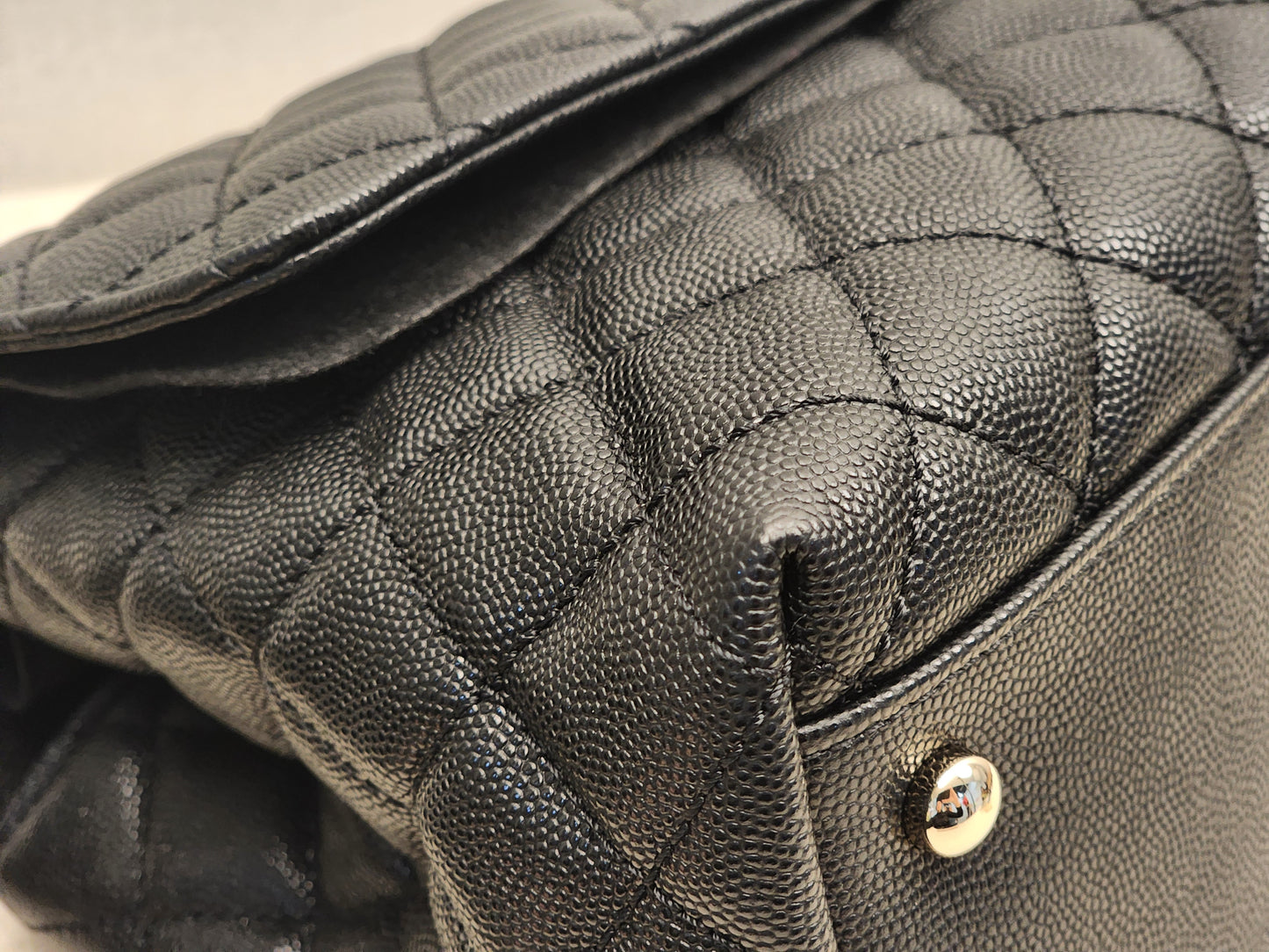 Chanel Black Caviar Medium Coco Handle (LGHW)