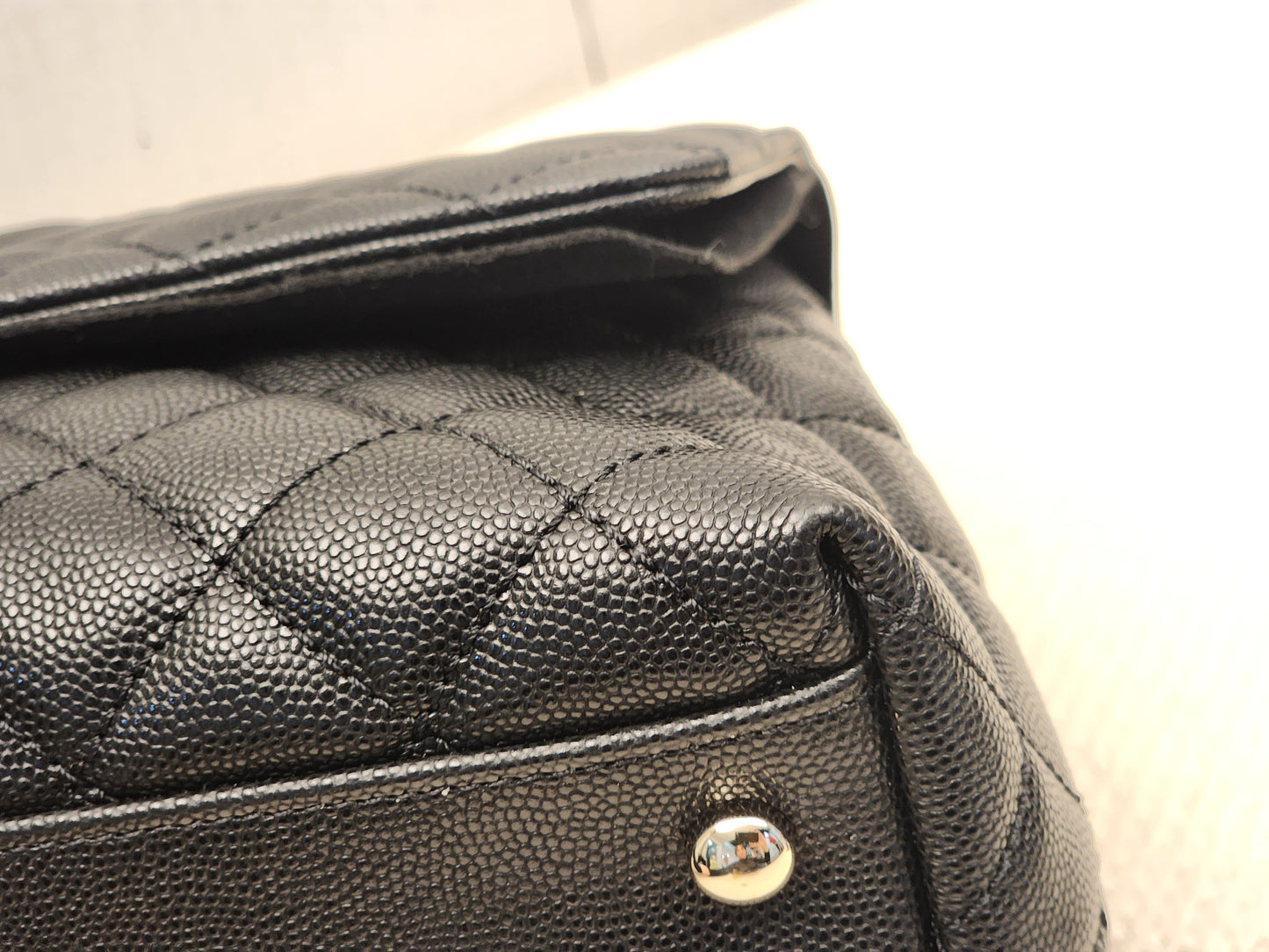 Chanel Black Caviar Medium Coco Handle (LGHW)
