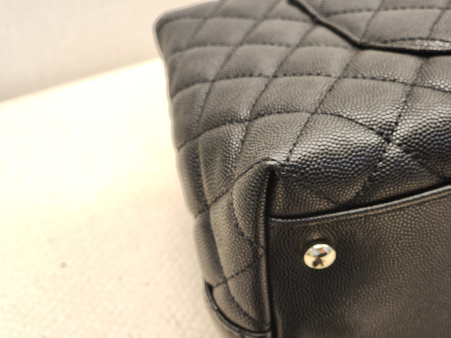 Chanel Black Caviar Medium Coco Handle (LGHW)