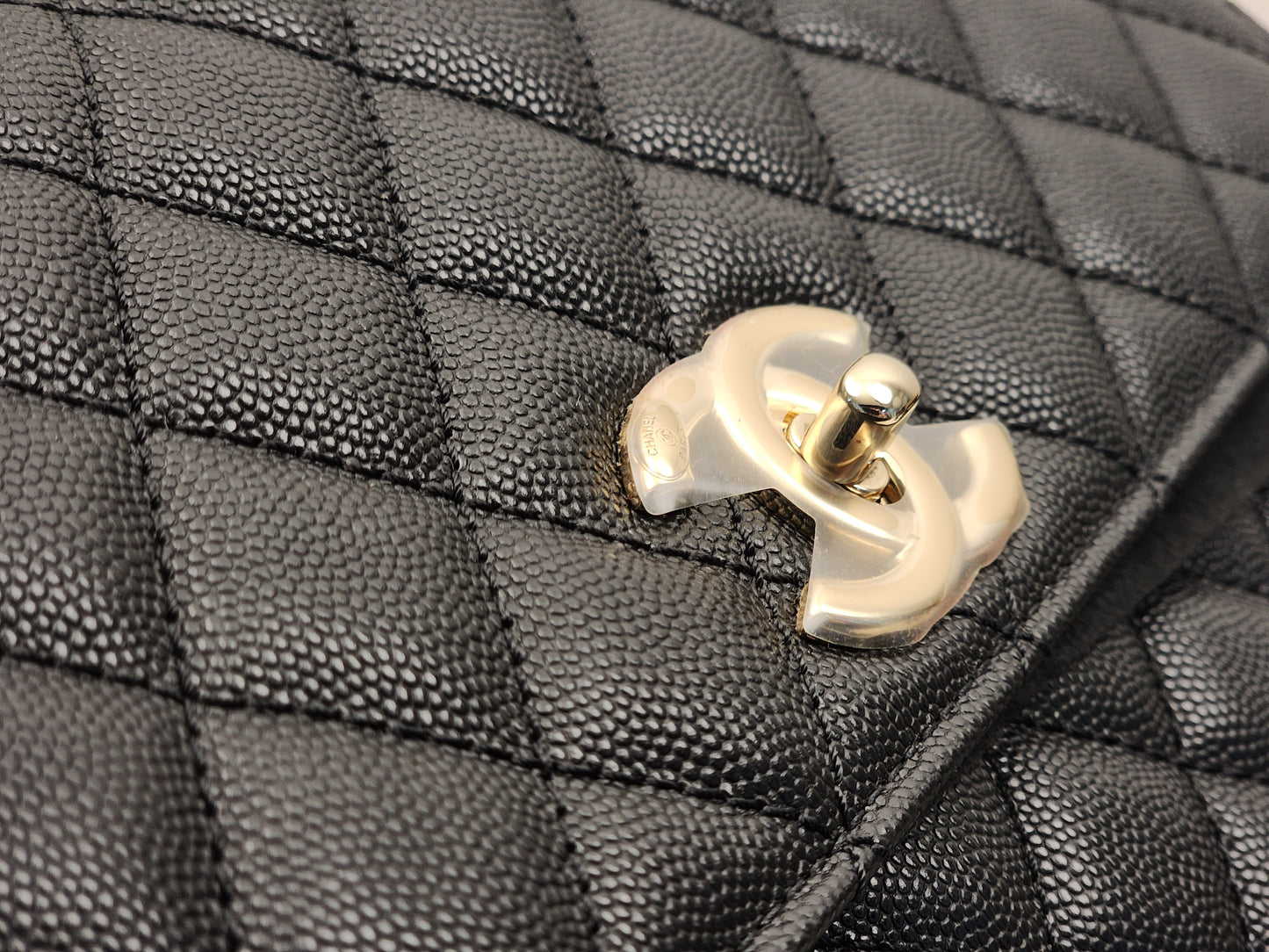 Chanel Black Caviar Medium Coco Handle (LGHW)