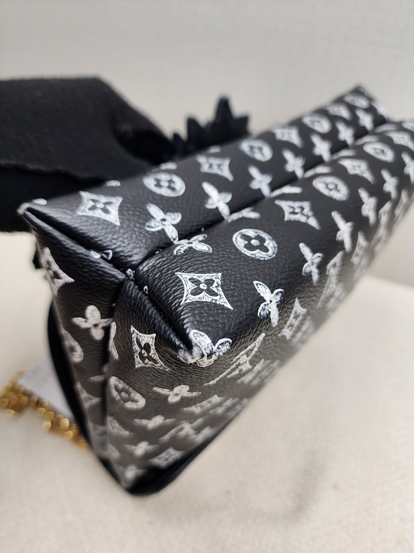 LV Epi Grace Coddington Catgram Shoulder Bag