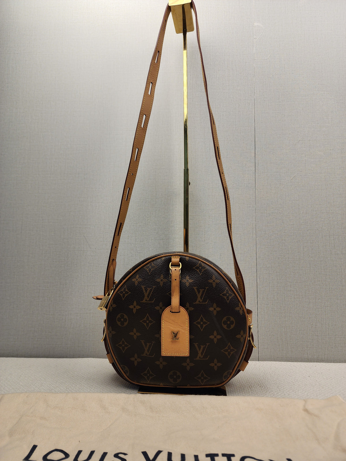 LV Monogram Boite Chapeau Souple MM