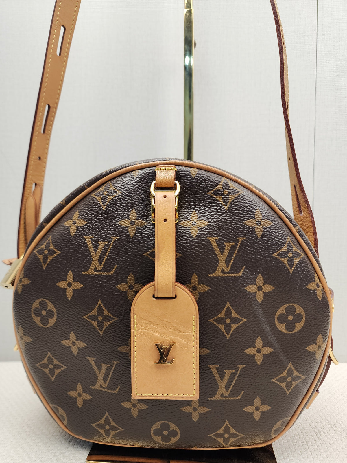 LV Monogram Boite Chapeau Souple MM