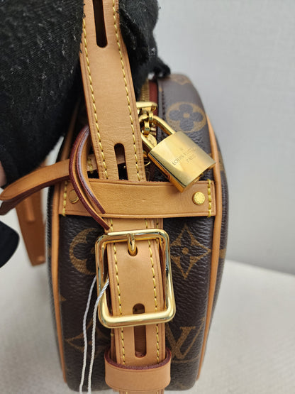 LV Monogram Boite Chapeau Souple MM