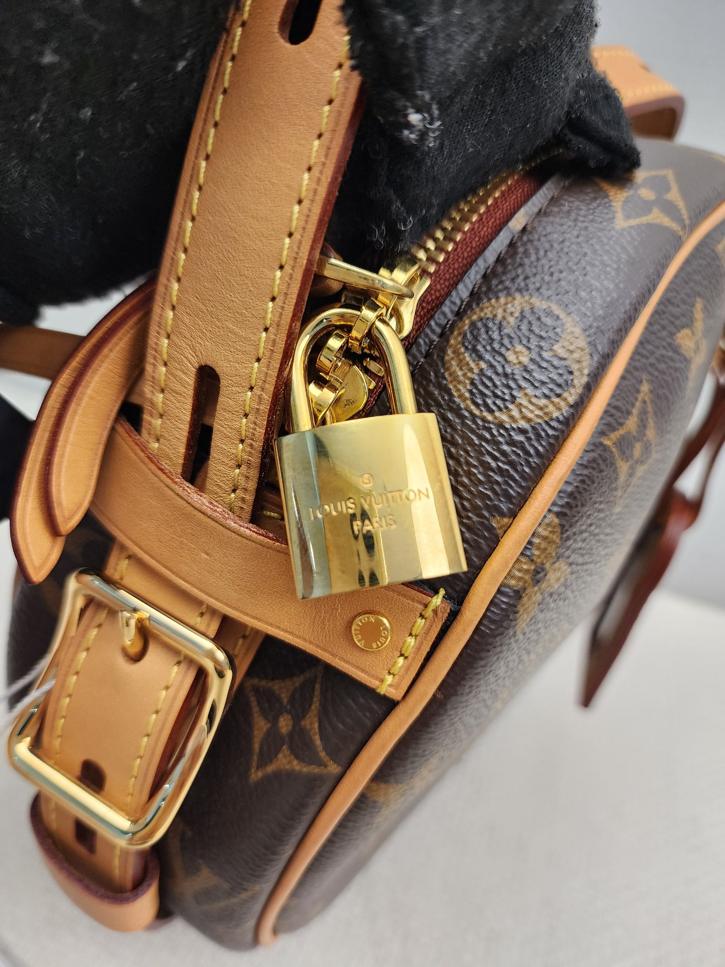 LV Monogram Boite Chapeau Souple MM