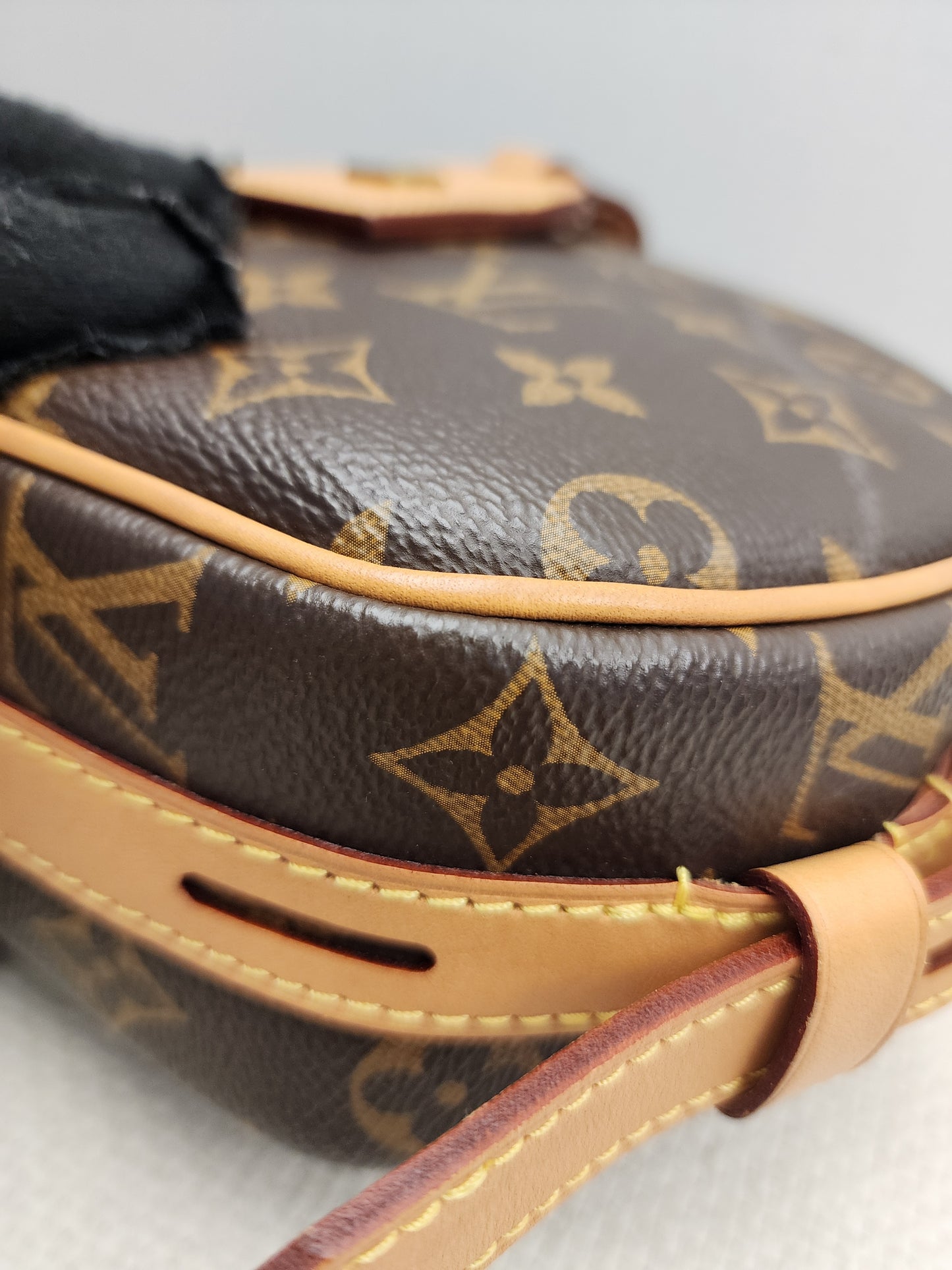 LV Monogram Boite Chapeau Souple MM