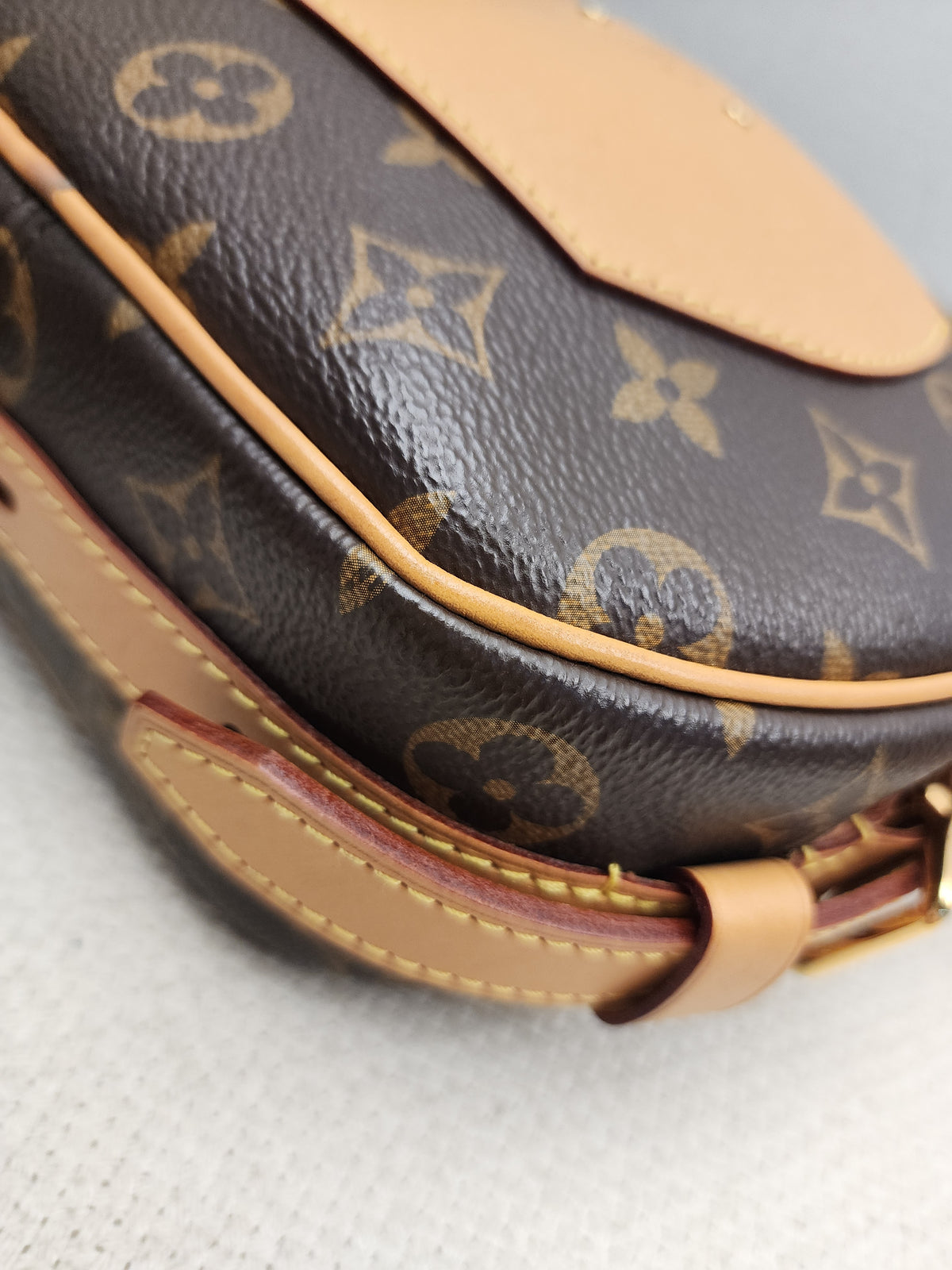 LV Monogram Boite Chapeau Souple MM