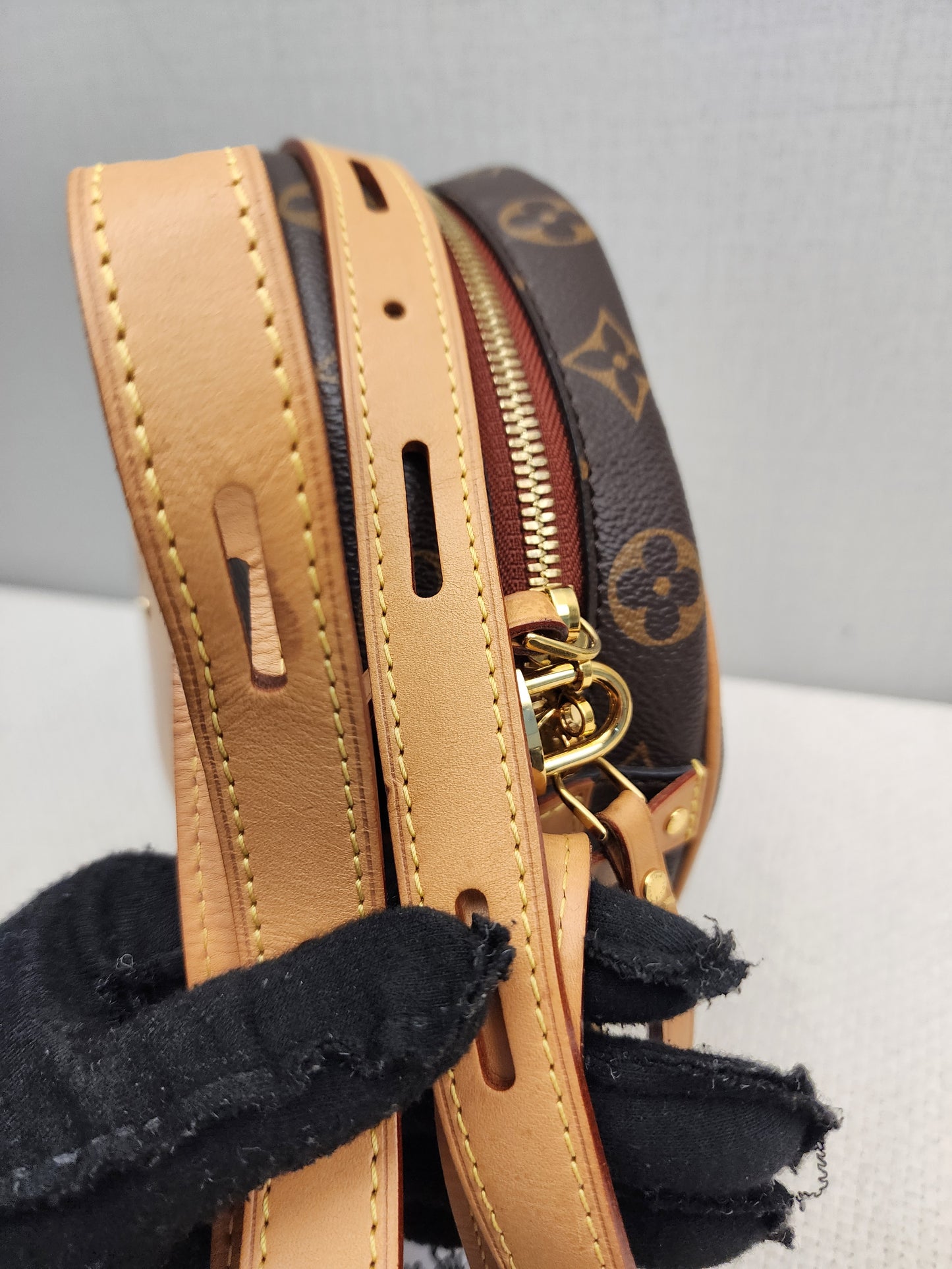 LV Monogram Boite Chapeau Souple MM
