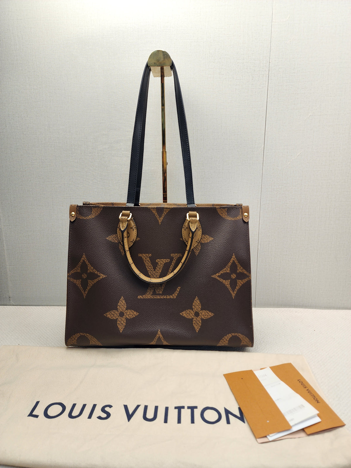 LV Reverse Monogram On The Go MM