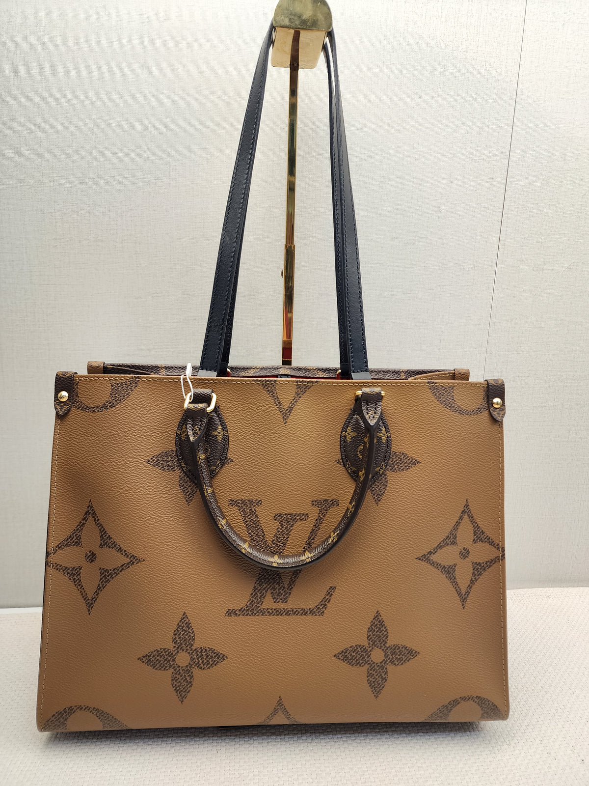LV Reverse Monogram On The Go MM