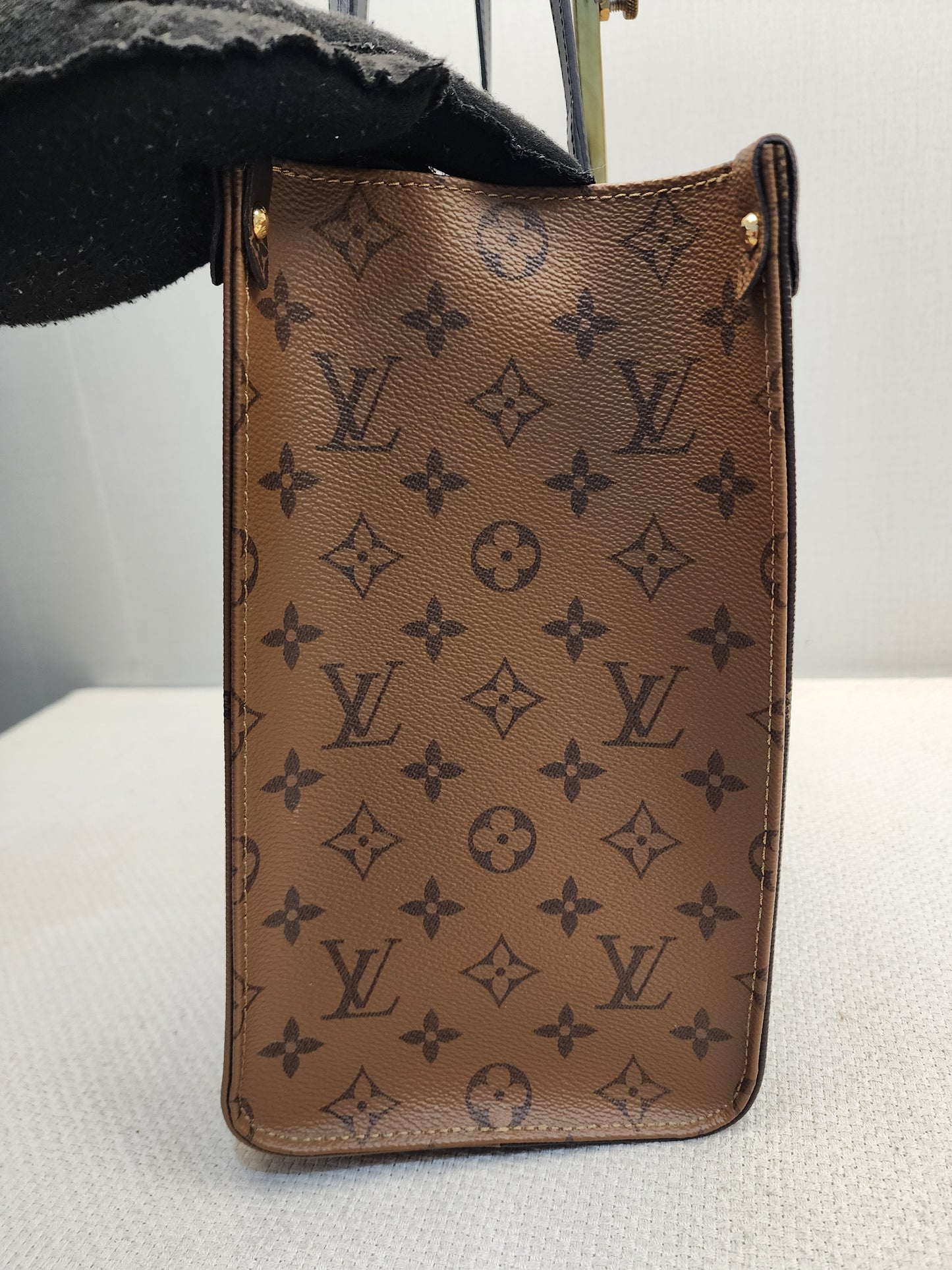 LV Reverse Monogram On The Go MM