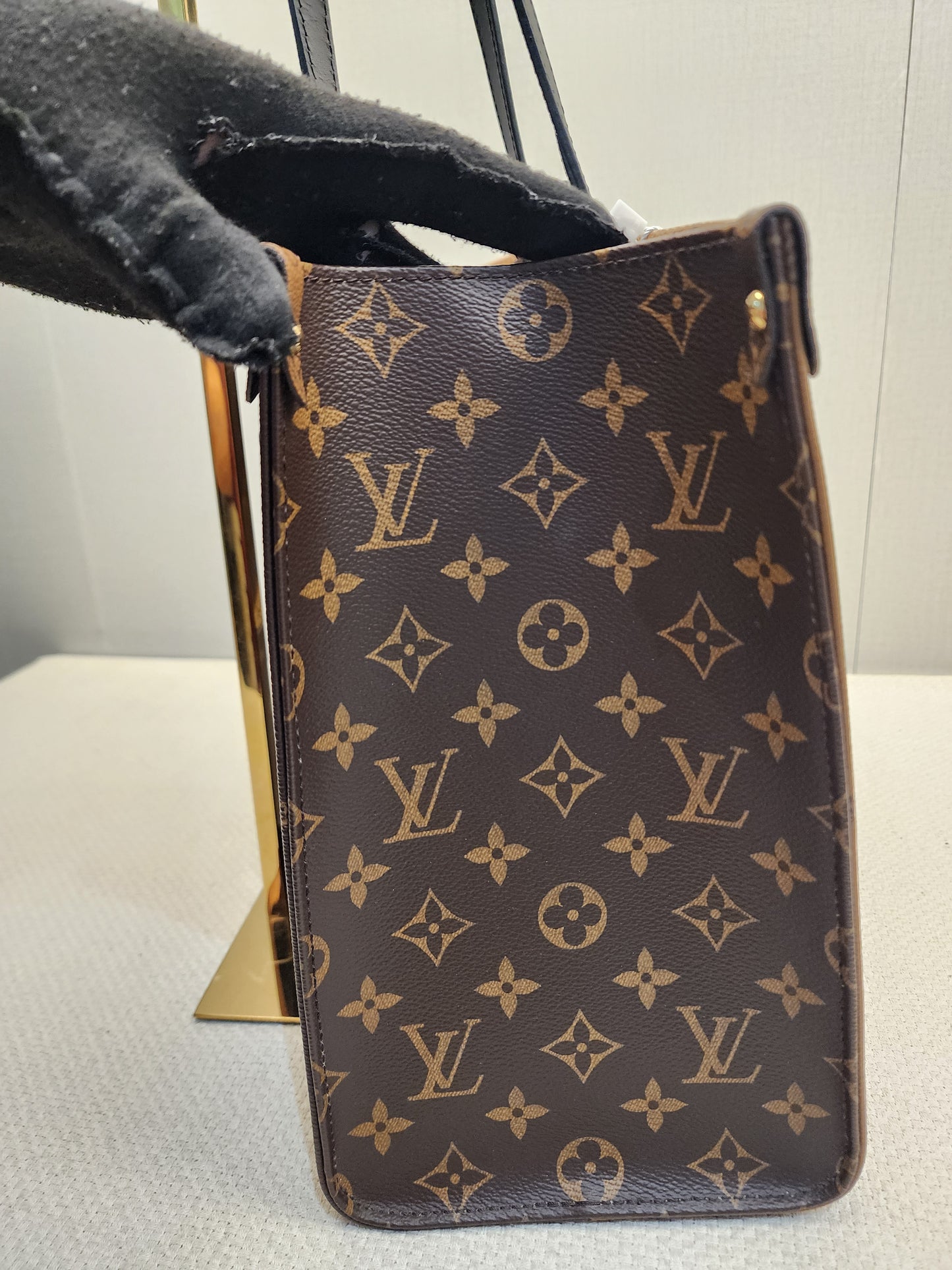LV Reverse Monogram On The Go MM