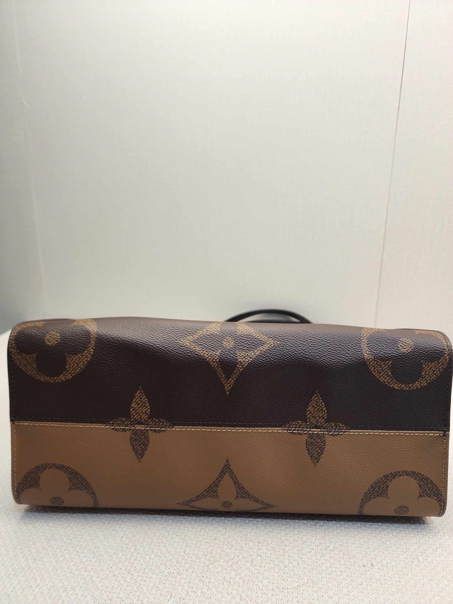 LV Reverse Monogram On The Go MM