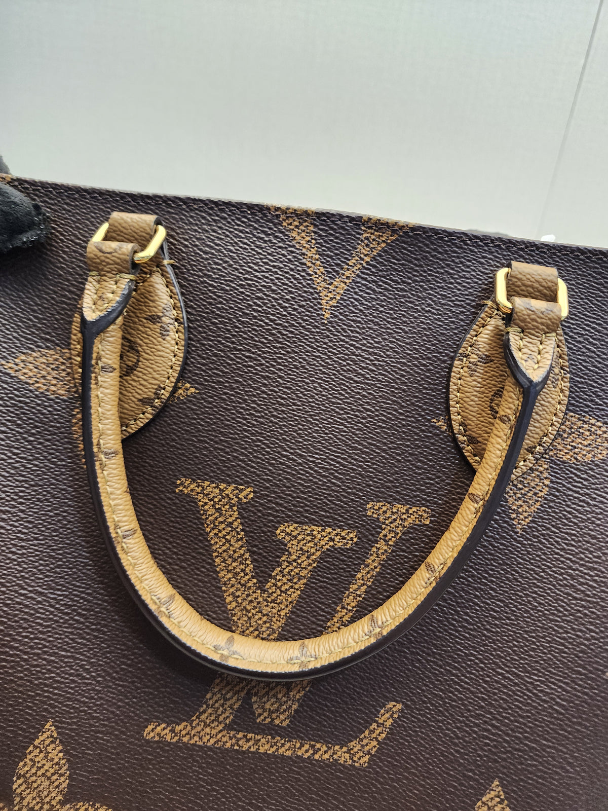 LV Reverse Monogram On The Go MM