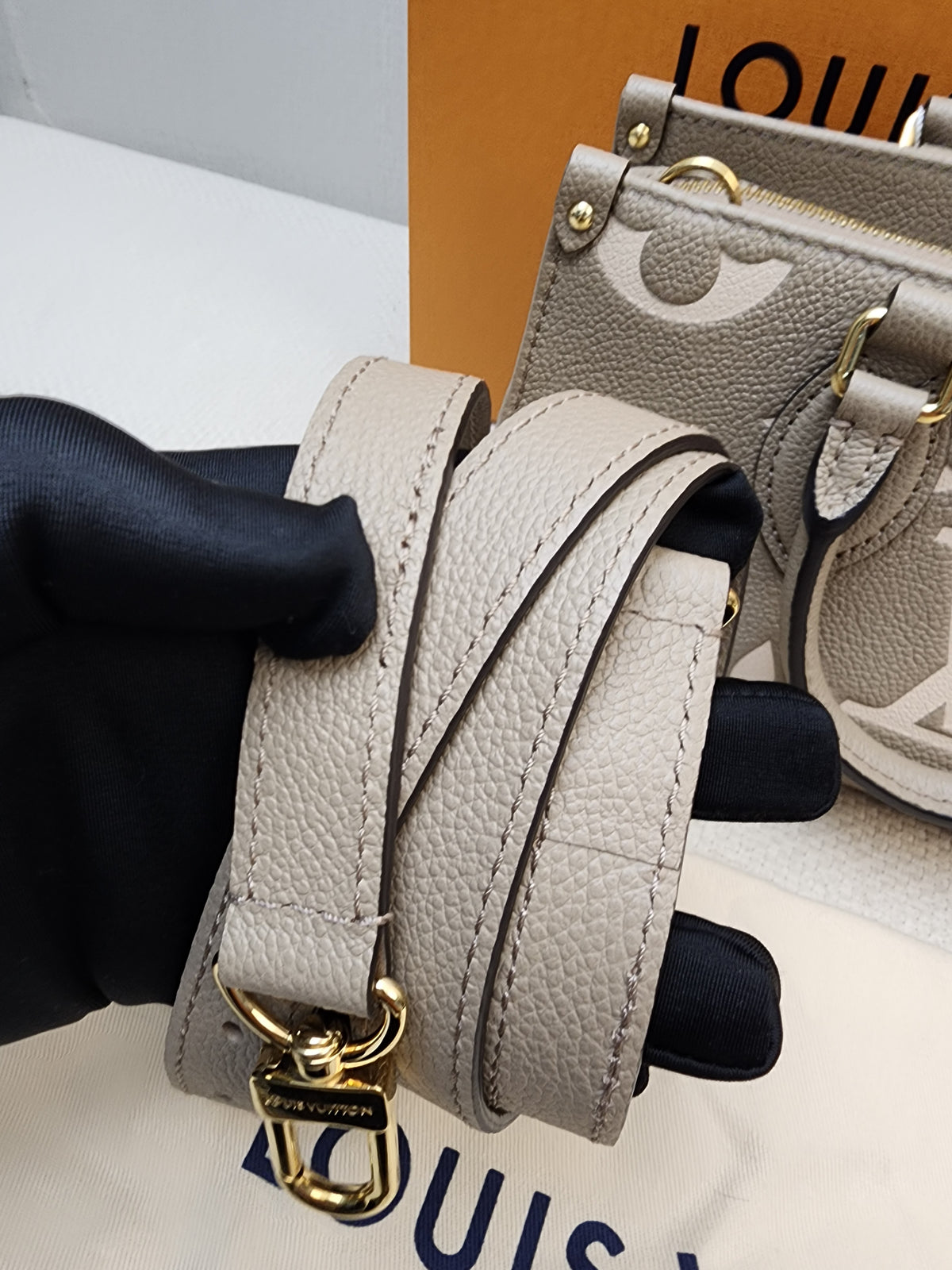 LV Toutrelle / Creme Empreinte On The Go East West