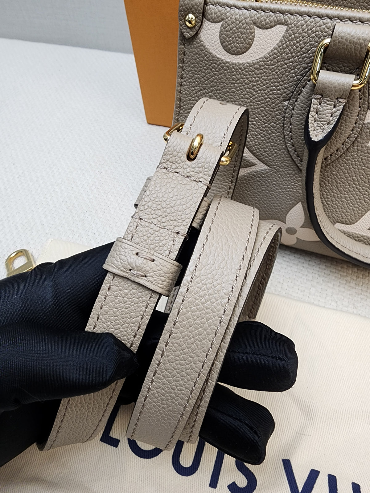 LV Toutrelle / Creme Empreinte On The Go East West