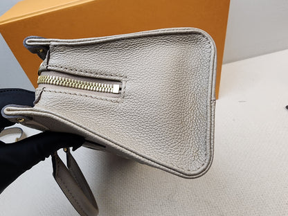 LV Toutrelle / Creme Empreinte On The Go East West