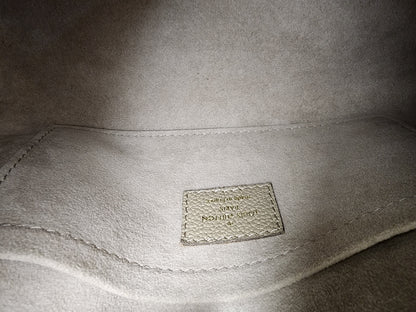 LV Toutrelle / Creme Empreinte On The Go East West