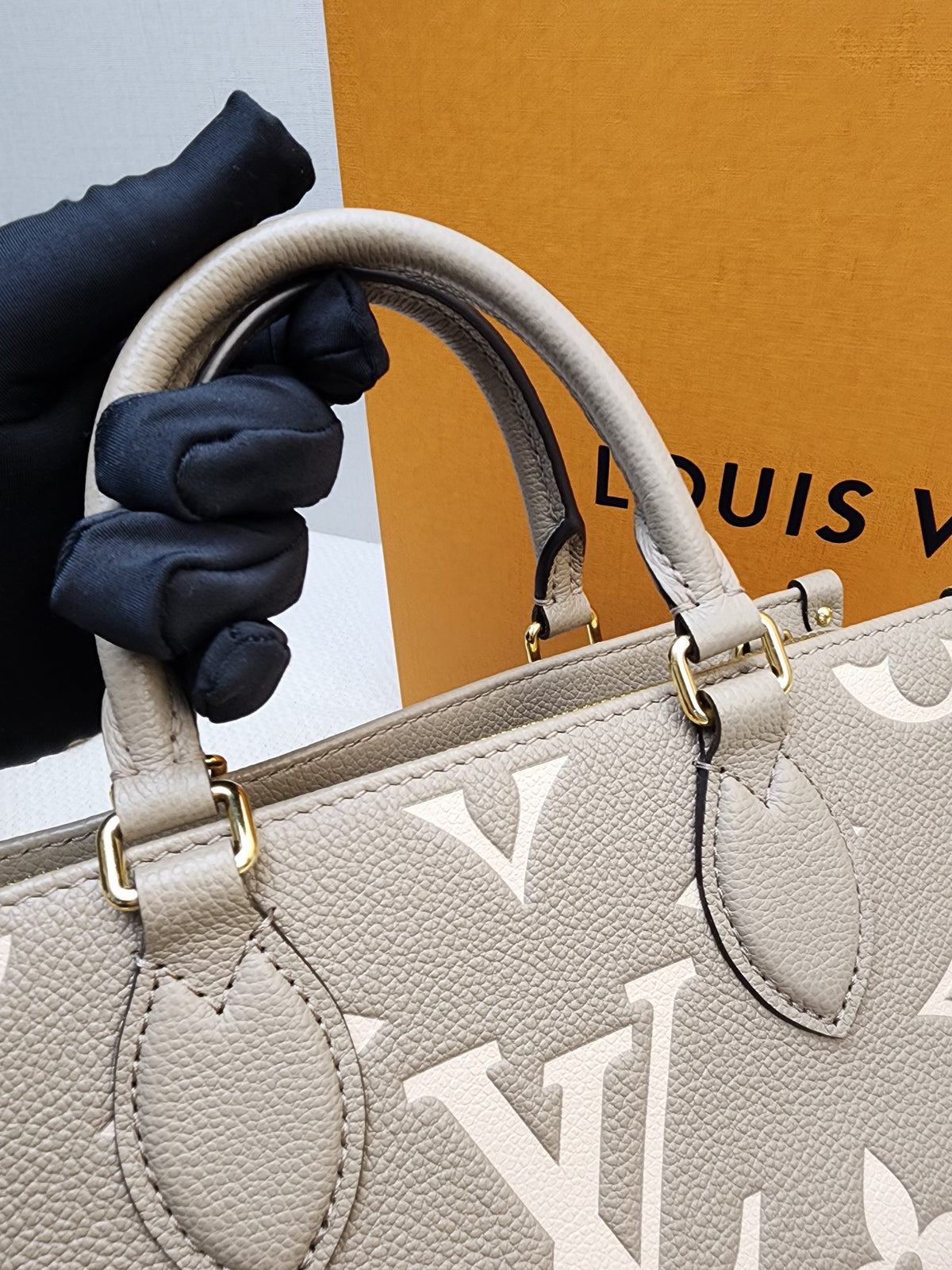 LV Toutrelle / Creme Empreinte On The Go East West