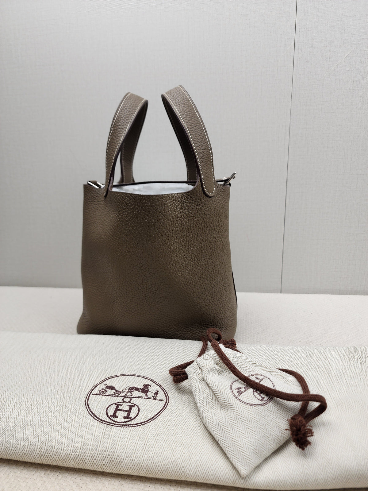 Hermes Etoupe Picotin 18 (PHW)