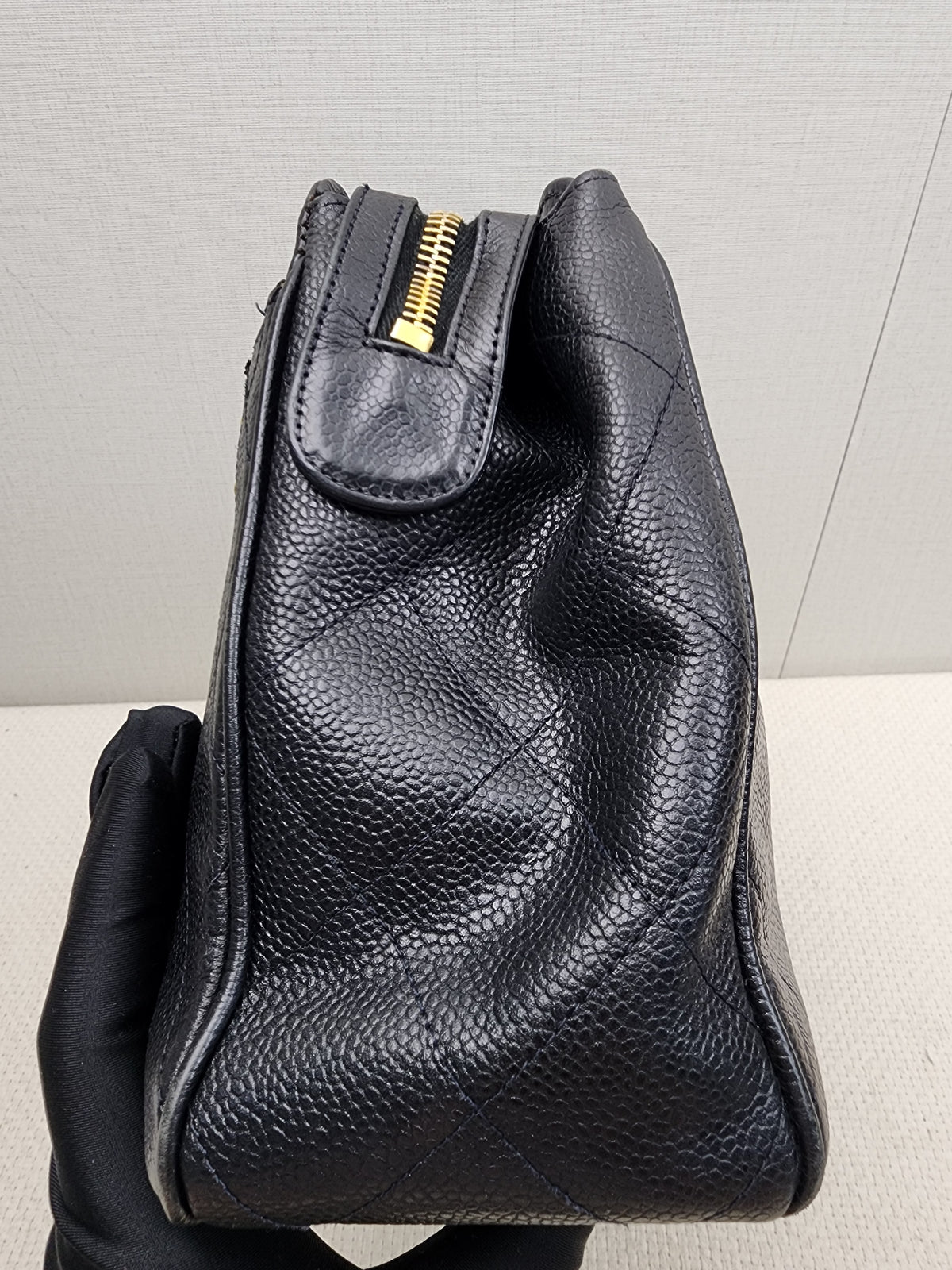 Chanel Black Caviar Vintage Chain Shoulder Bag (GHW)