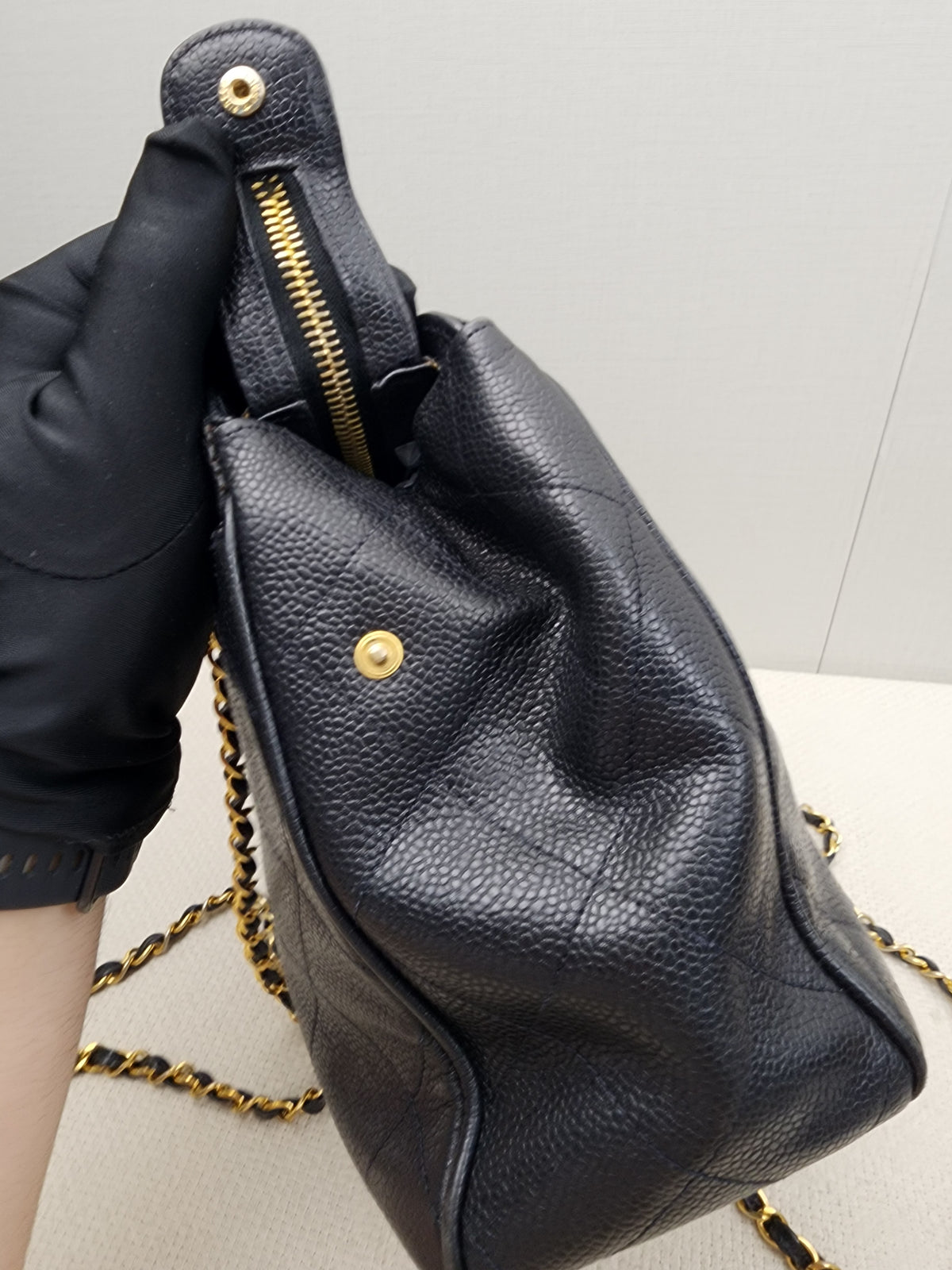 Chanel Black Caviar Vintage Chain Shoulder Bag (GHW)