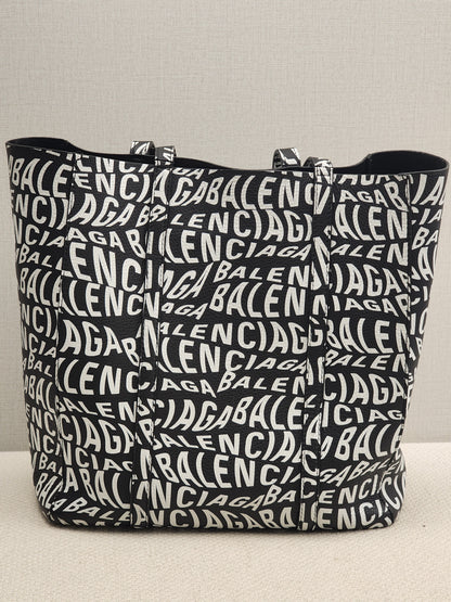 Balenciaga Black X White Everyday Logo Tote (SHW)