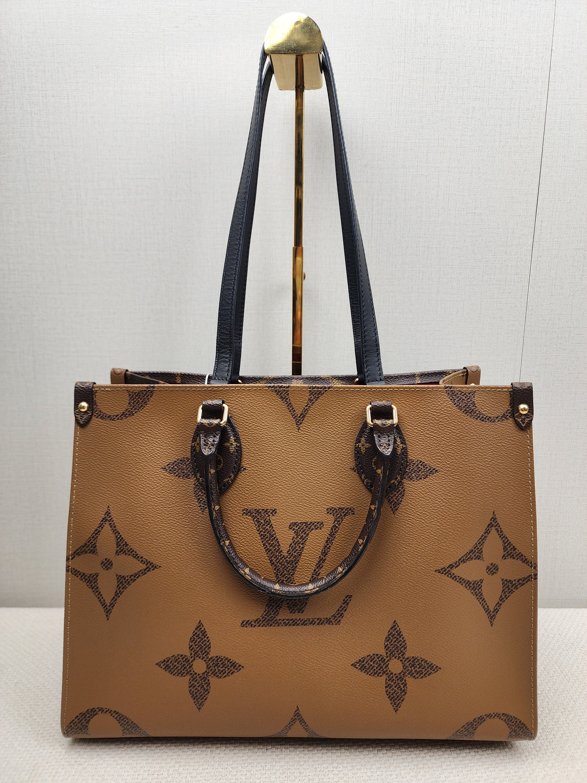 LV Reverse Monogram On The Go MM