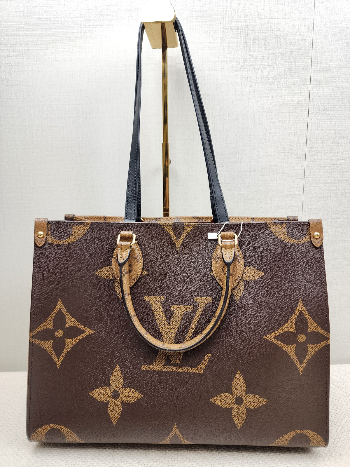 LV Reverse Monogram On The Go MM