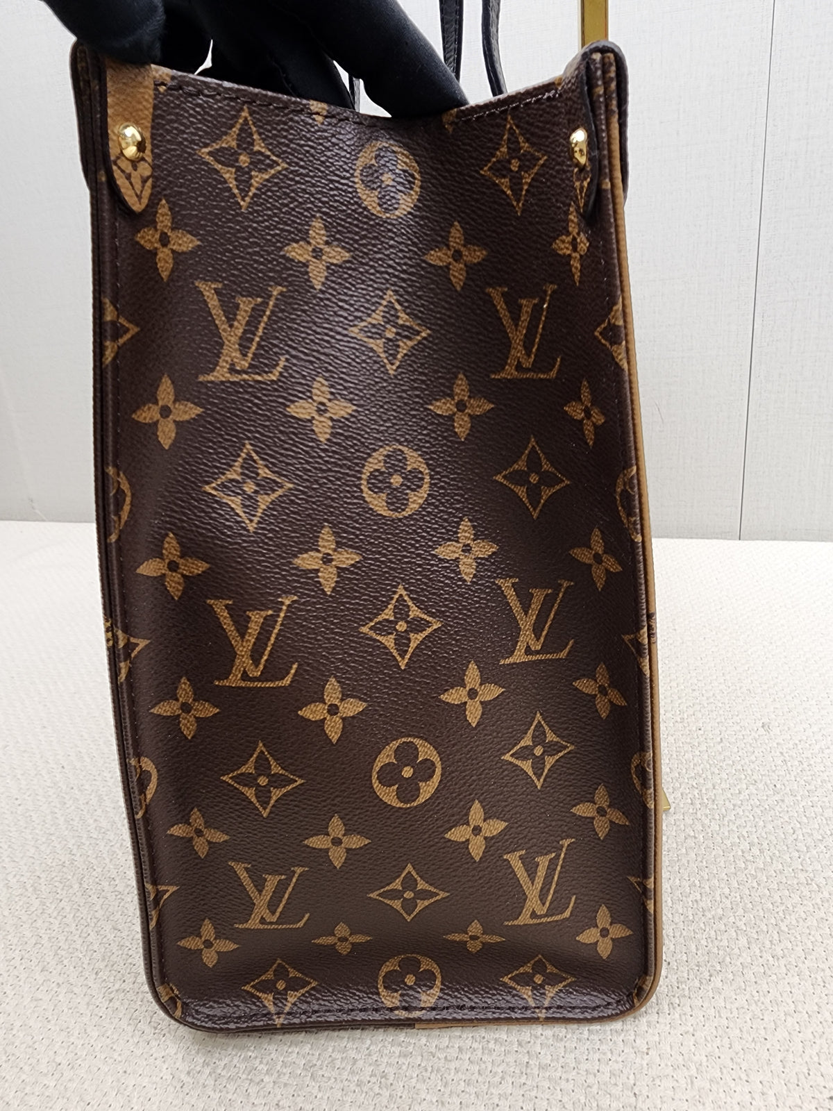 LV Reverse Monogram On The Go MM