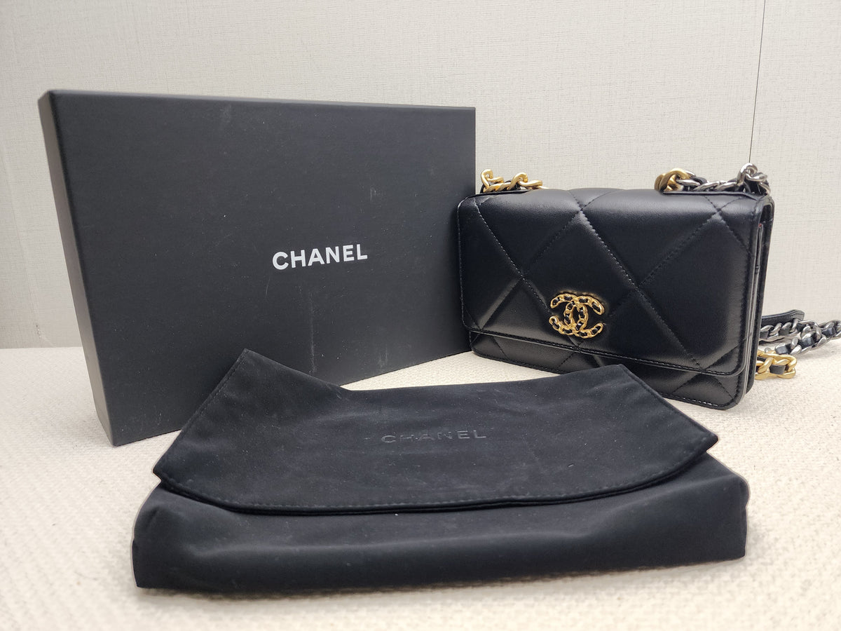 Chanel Shiny 19 Lambskin WOC (GSHW)