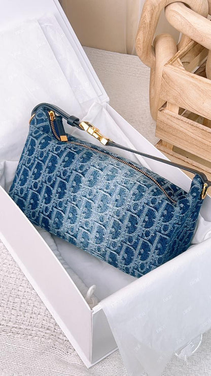 Medium D.iorTravel Nomad Pouch Blue Denim D-ior Oblique Jacquard