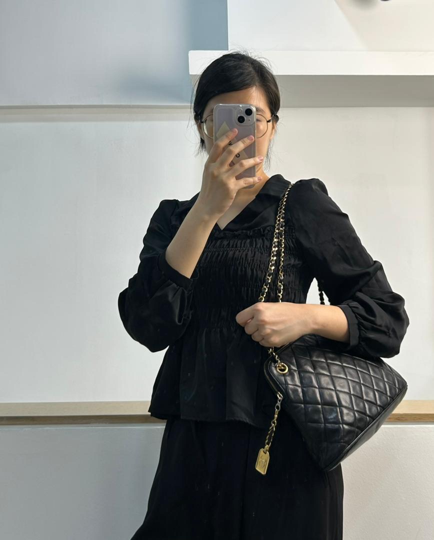 JZA2712
Chanel Black Lambskin Matelasse Chain Shoulder Bag (GHW)