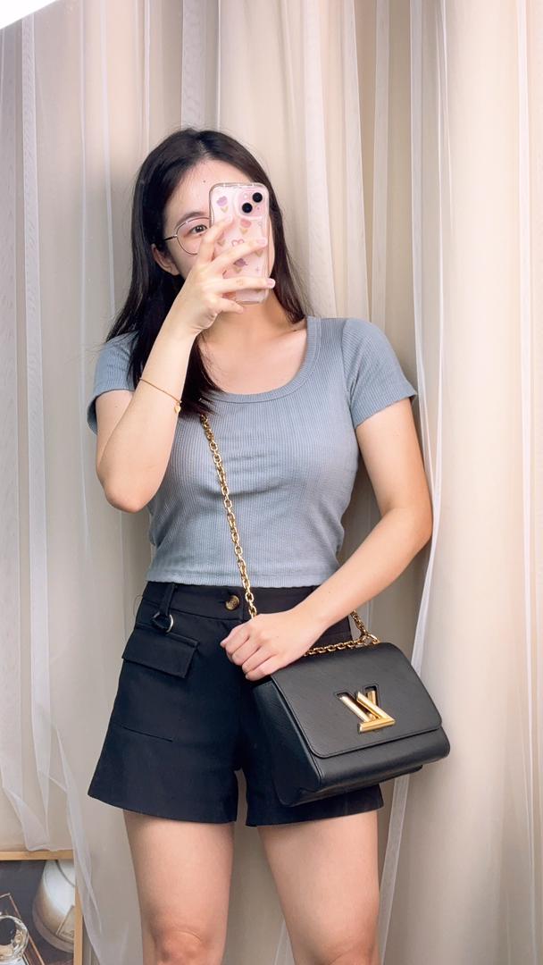 Louis Vuitton Black Epi Twist MM (GHW)