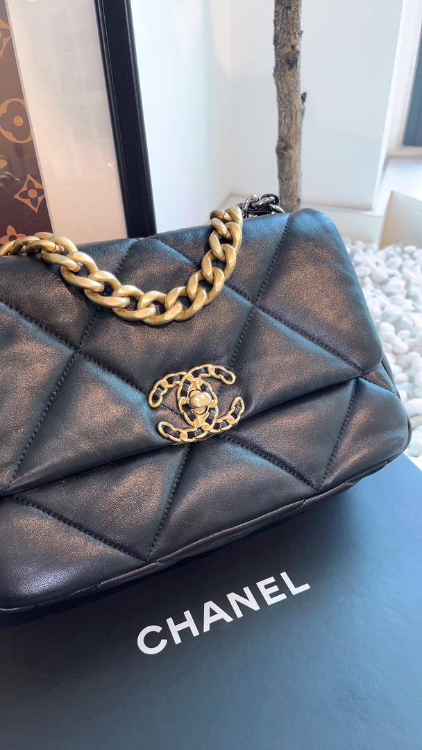 Chanel Black Lambskin Small 19 (GHW)