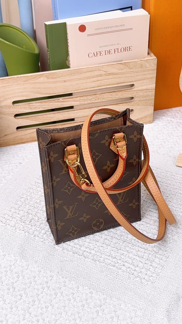Louis Vuitton Monogram Petit Sac Plat