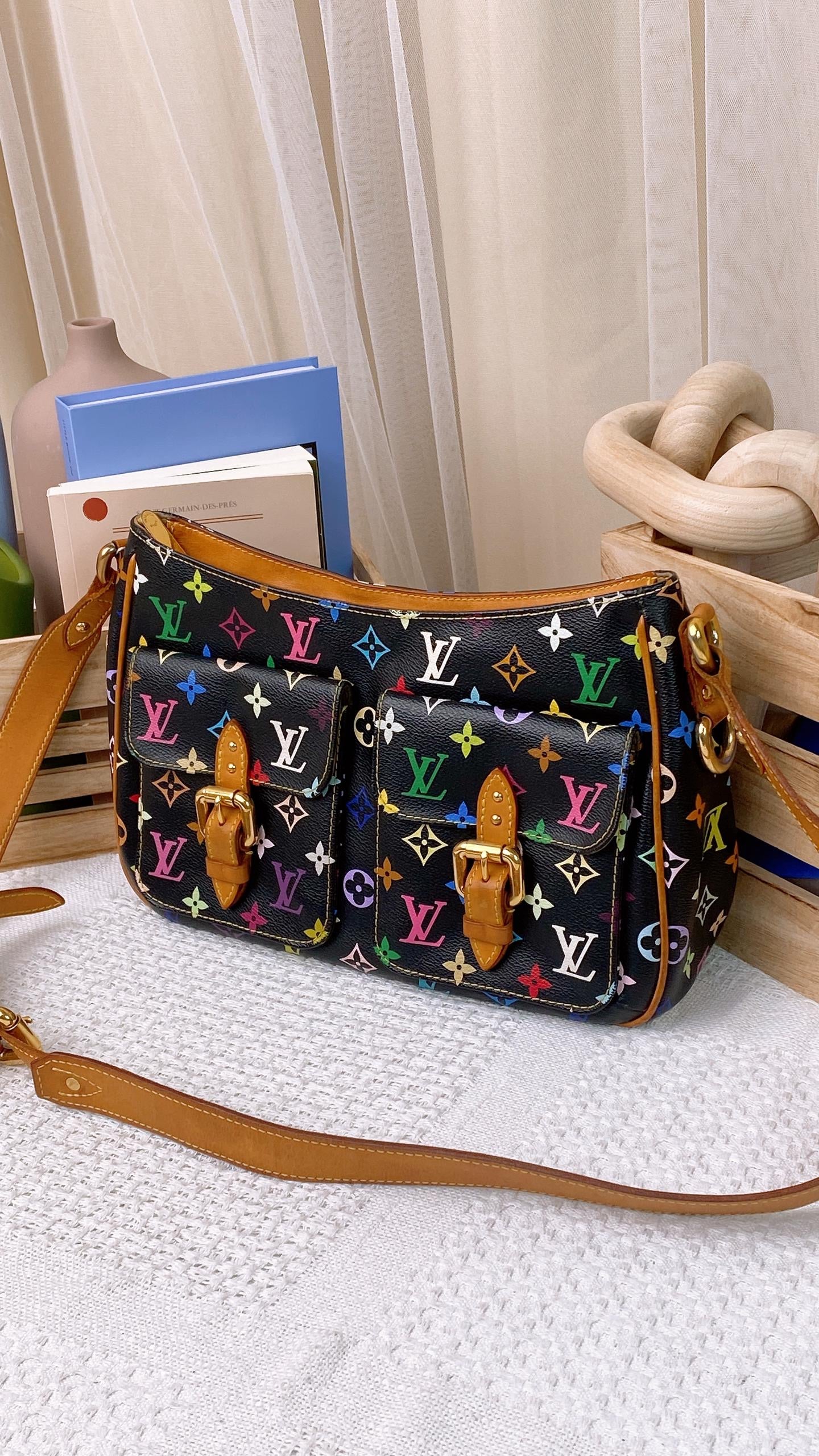 LV Black Multicolour Lodge GM