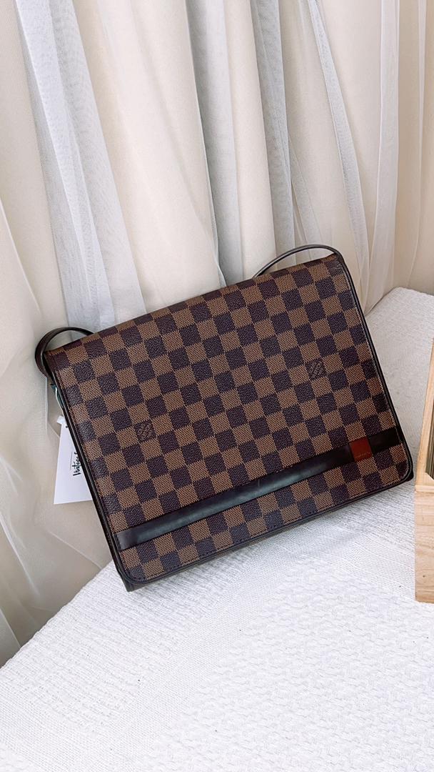 LV Damier Ebene Tribeca MM