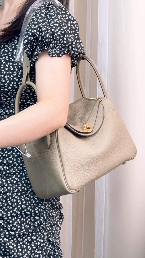 Hermes Beige Marfa Lindy 26 (GHW)