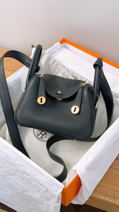 Hermes Black Mini Lindy I Clemence (GHW)