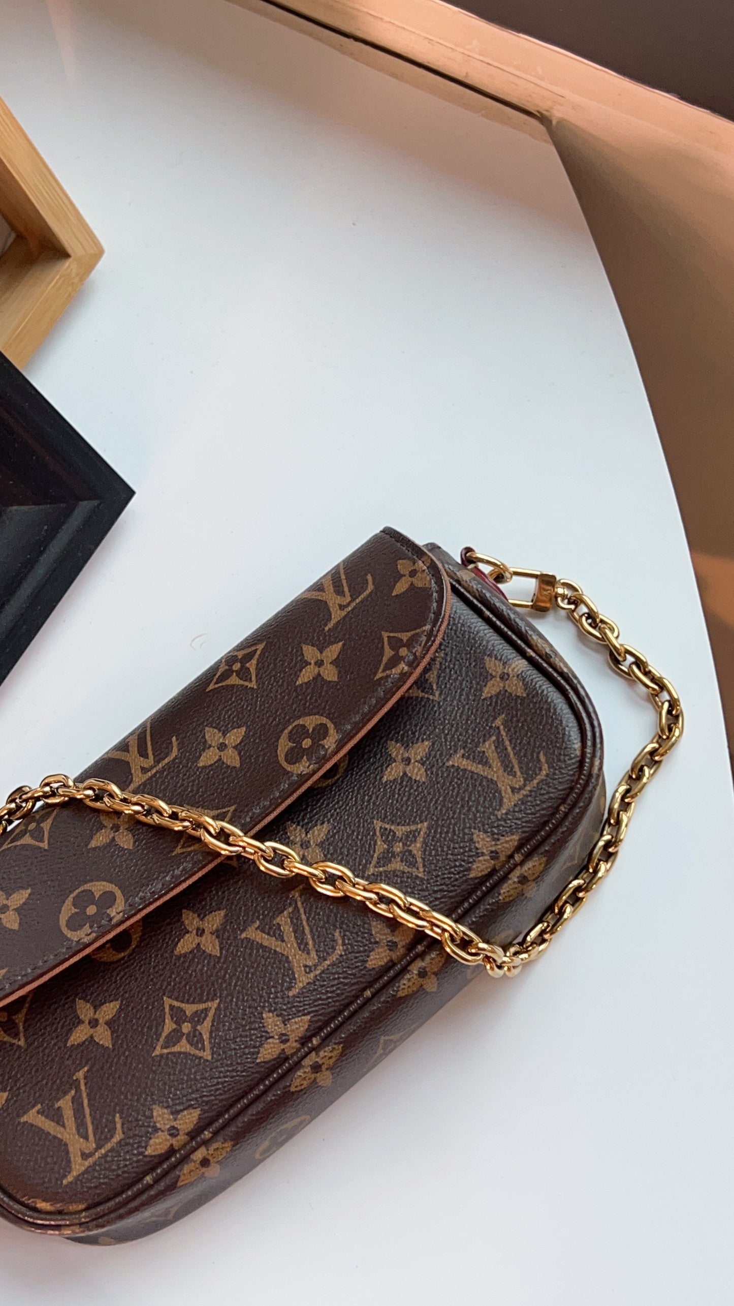 LV Monogram Ivy WOC