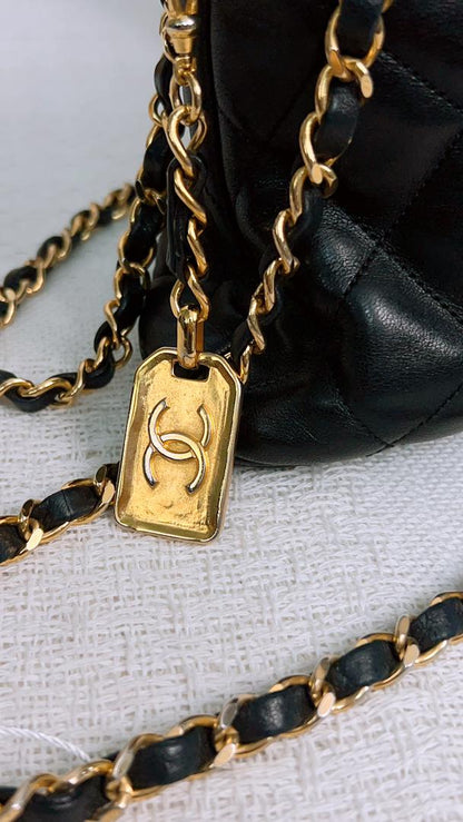 JZA2712
Chanel Black Lambskin Matelasse Chain Shoulder Bag (GHW)