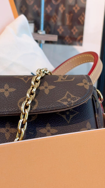 LV Monogram Ivy
